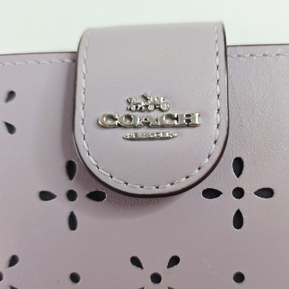 Coach Leather Accordion Card Case in a Soft Lilac CA066 - Picture 4 of 5